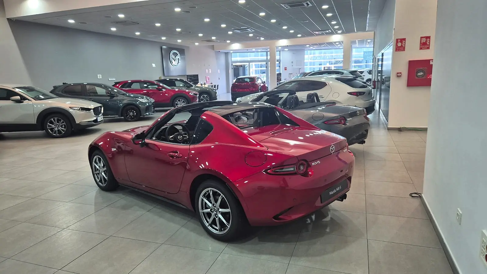 Mazda MX-5 tillgänglig att hyra från CARZRENT på Teneriffa