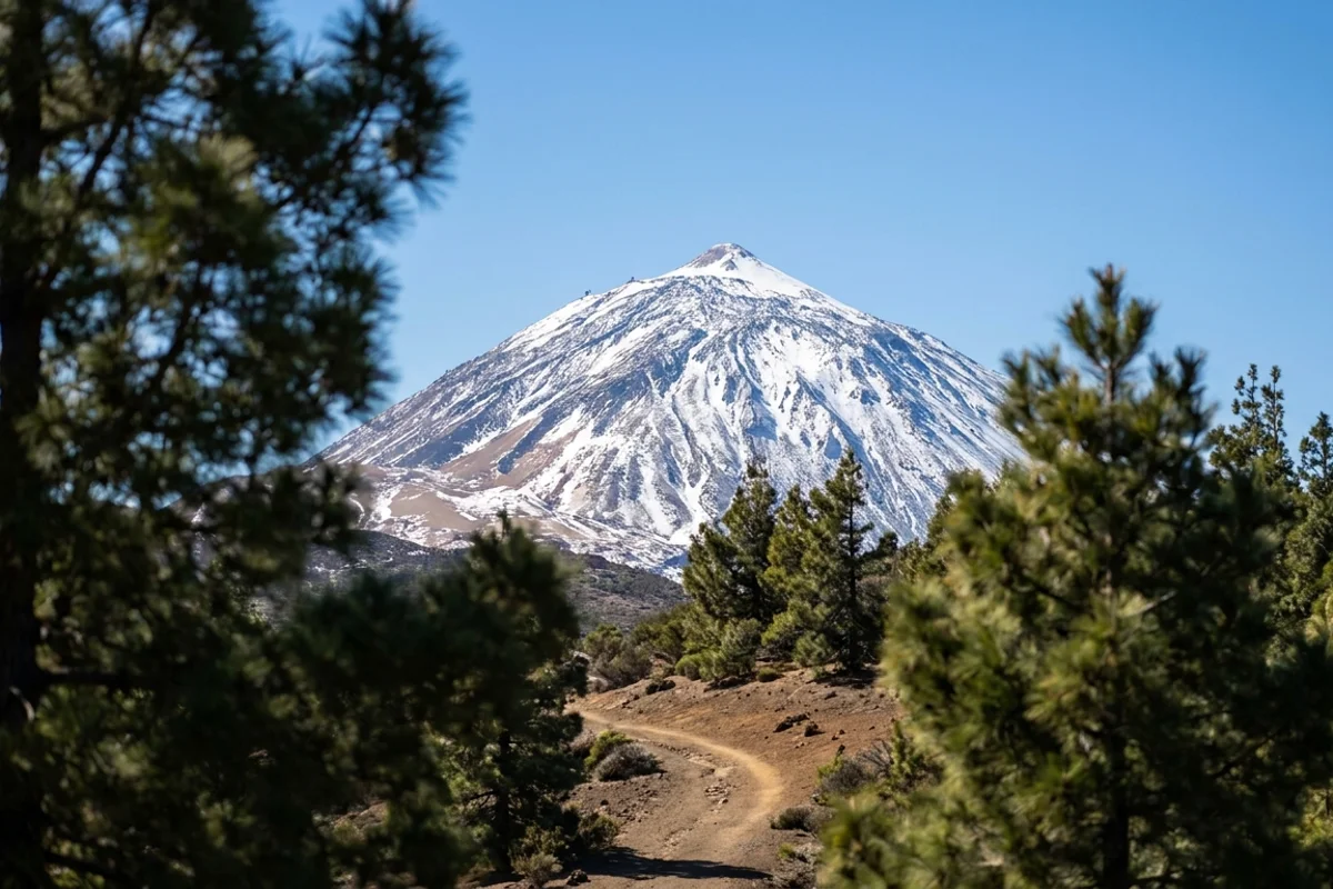 Tenerifės orai pagal mėnesius: kada aplankyti ir ką pakuoti (2026)